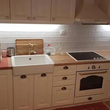 Gatzea's Laurel House